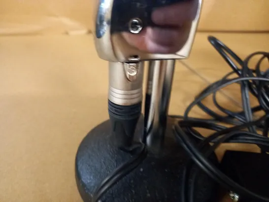 UNBOXED MICROPHONE WITH PEDAL