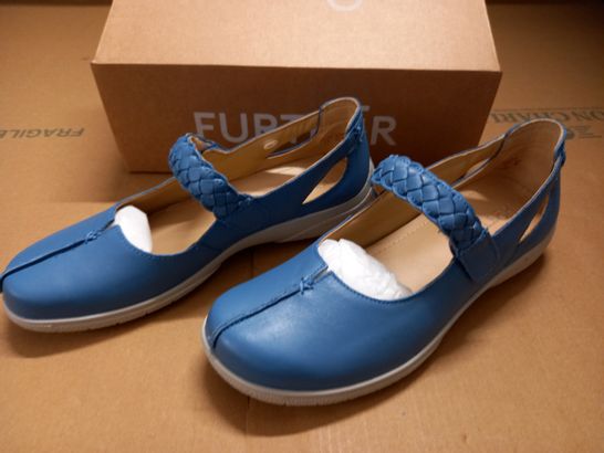 BOXED PAIR OF HOTTER SHAKE FRENCH BLUE SHOES - UK 6