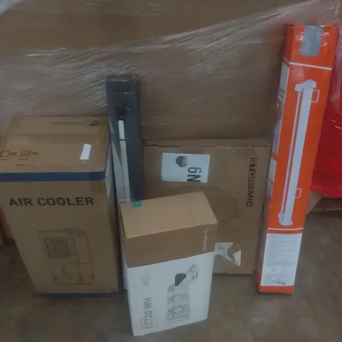 PALLET OF ASSORTED ITEMS INCLUDING AIR COOLER, LIQUID CPU COOLER, TOILET SEAT, RETRACTABLE SAFETY GATE, DOOR BRACE