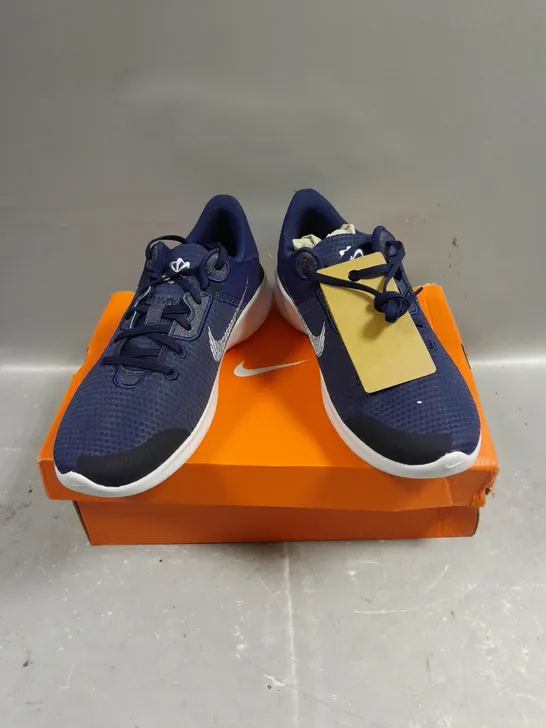 BOXED PAIR OF NIKE FLEX EXPERIENCE TRAINERS IN NAVY - 9