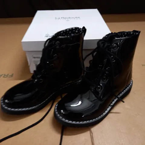boxed pair of la redoute black boots - 