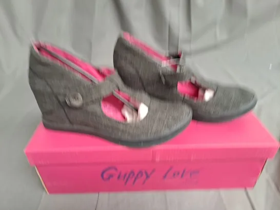 BOX OF APPROXIMATELY 12 PAIRS OF BLACK GUPPY LOVE WEDGE SHOES IN VARIOUS SIZES 