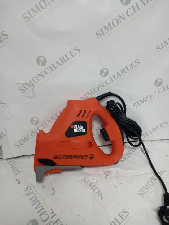 BLACK AND DECKER 400W SCORPION POWERED HANDSAW