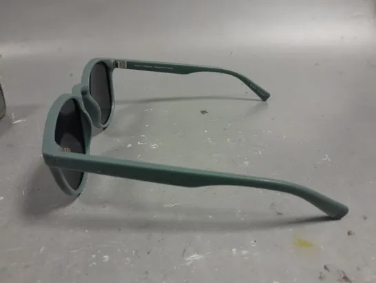 DBYD POLARISED GLASSES WITH GREEN FRAME IN CASE