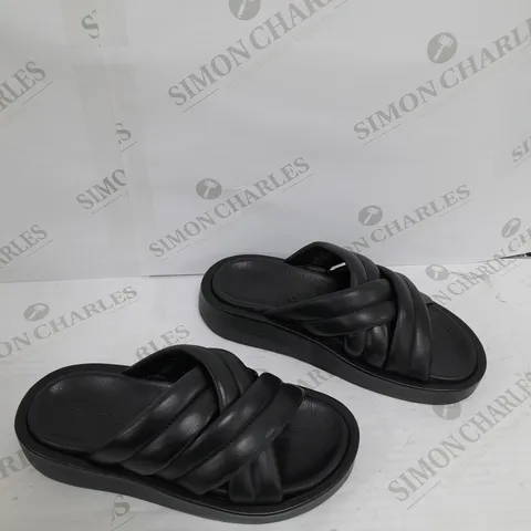 BOXED PAIR OF ADESSO LEATHER BLACK SANDALS SIZE 6