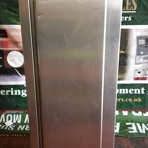 GRAM TALL ONE DOOR LEFT HAND COMMERCIAL FRIDGE 