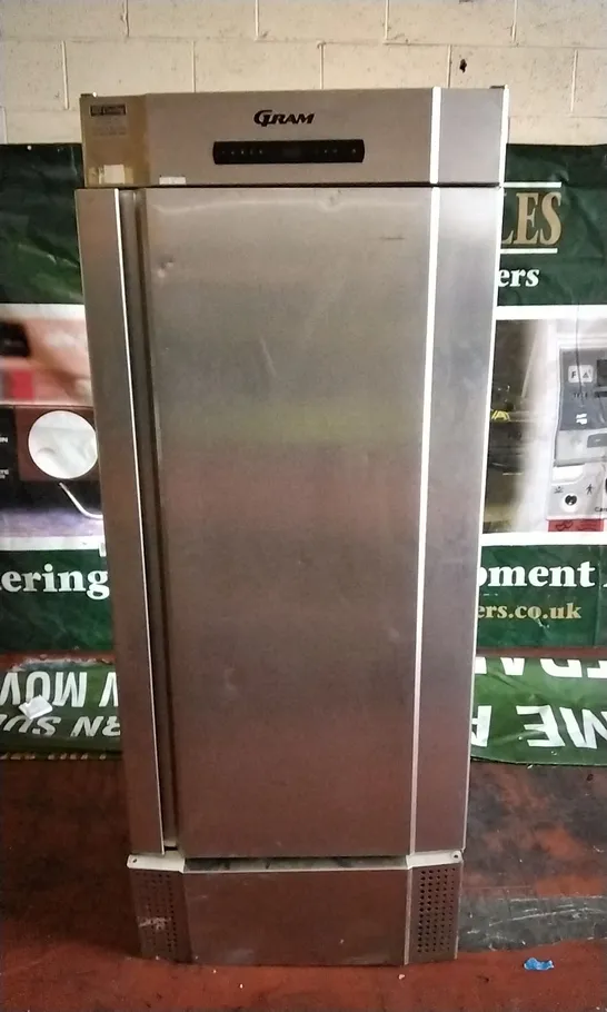 GRAM TALL ONE DOOR LEFT HAND COMMERCIAL FRIDGE 