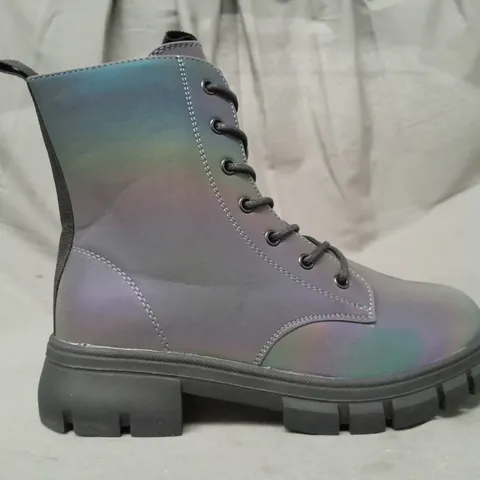 PAIR OF LILLEY SIDE-ZIP ANKLE BOOTS IN OIL SLICK SIZE 3