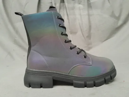 PAIR OF LILLEY SIDE-ZIP ANKLE BOOTS IN OIL SLICK SIZE 3