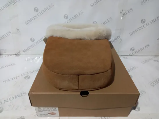 THE HOUSE BRUAR SHEEPSKIN FOOT WARMER CHESNUT TAN SIZE M