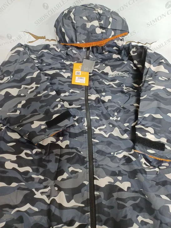 REGATTA JUNIOR WATERPROOF ROBE IN CAMO - 9-13 YEARS