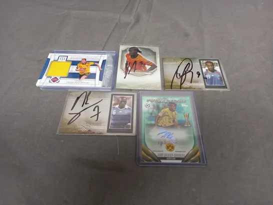 SMALL ASSORTMENT OF SIGNED COLLECTIBLE TRADING FOOTBALL CARDS