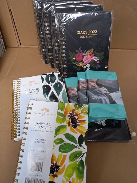 LOT OF 14 ITEMS INCLUDING CALENDARS, DIARIES, PLANNERS