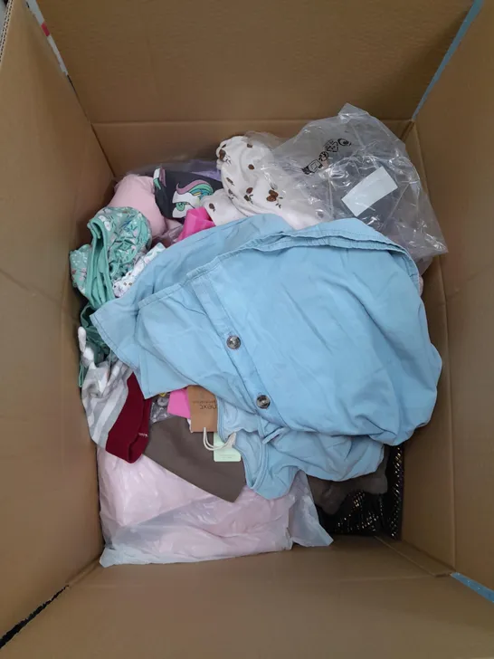 BOX OF ASSORTED CHILDRENS CLOTHING VARYING IN SIZE/COLOUR/STYLE TO INCLUDE:  TOPS, DRESSES, JUMPERS