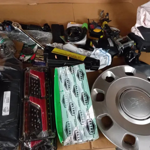 LARGE QUANTITY OF ASSORTED CAR AND VEHICLE ITEMS - COLLECTION ONLY