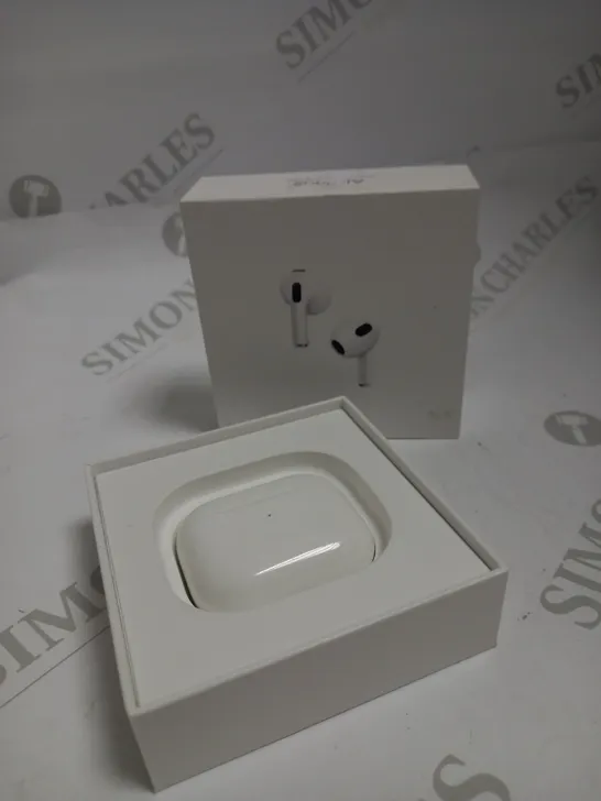 APPLE AIRPODS (3RD GENERATION)