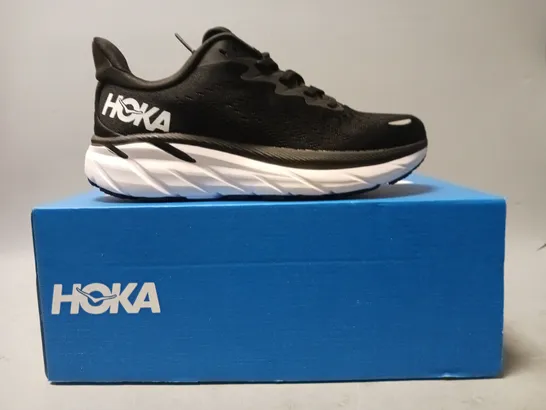 BOXED PAIR OF HOKA CLIFTON 7 SHOE SIN BLACK/WHITE UK SIZE 5