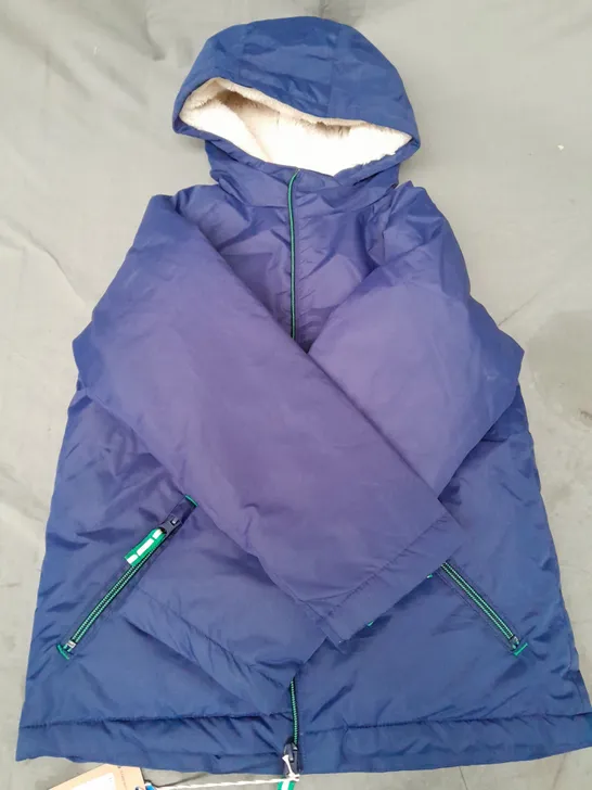 MINI BODEN KID'S SHERPA LINED ANORAK IN NAVY SIZE 7-8 YEARS