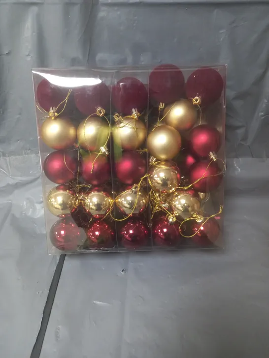 TREE FILLER SET OF 50 BAUBLES - RED AND GOLD