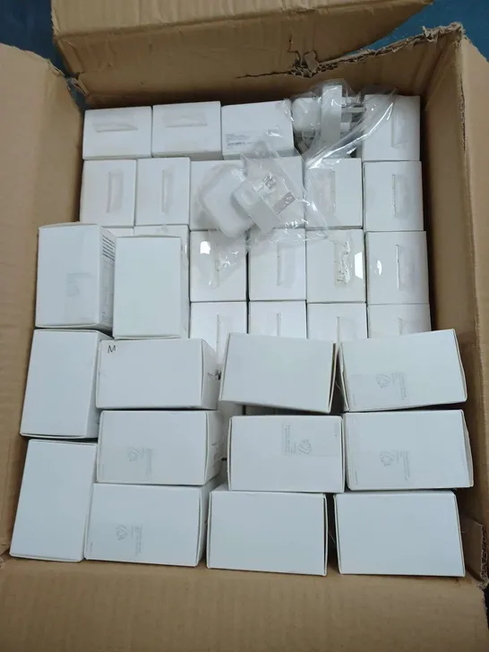 APPROXIMATELY 40 BOXED & LOOSE APPLE 12W USB POWER ADAPTERS 