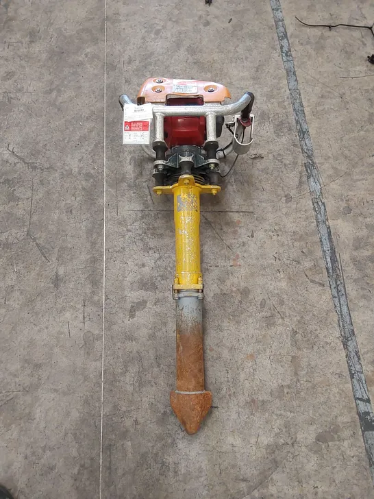 ROBEL 62.05 2 STROKE VERTICAL TAMPER - RAILWAY MAINTENANCE TOOL