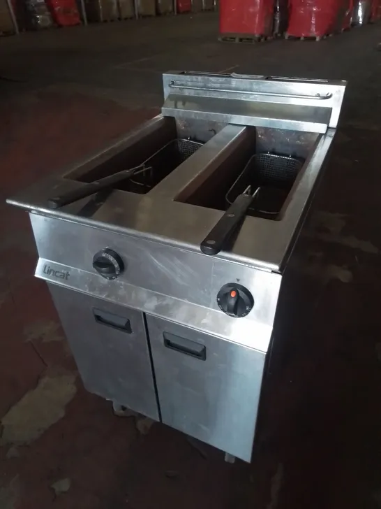 LINCAT 2-SECTION CATERING FRYER