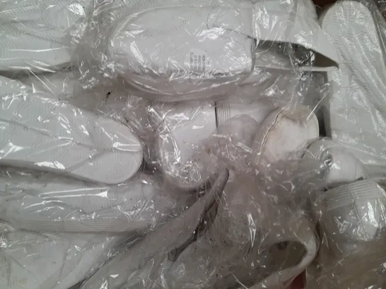 BOX OF APPROXIMATELY 20 PAIRS OF DESIGNER SLIP-ON PUMPS IN WHITE - VARIOUS SIZES