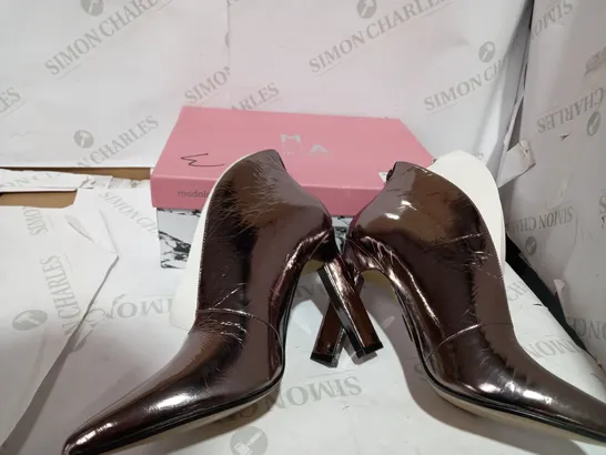 BOXED PAIR OF PEWTER BOOTIE - SIZE 5