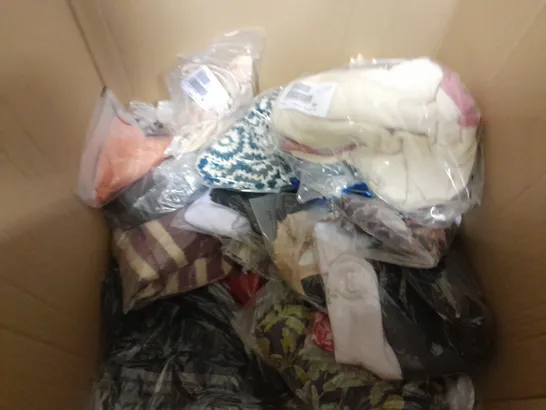 BOX OF APROX 20 CLOTHING ITEMS TO INCLUDE SOCKS - JUMPERS - PJ 