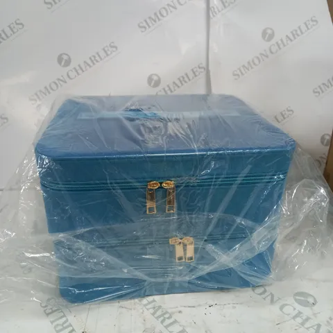 BUNDLEBERRY BY AMANDA HOLDEN VANITY STORAGE CASE - BLUE