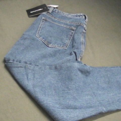 PRETTY LITTLE THING MID WASH MOM JEAN UK SIZE 14