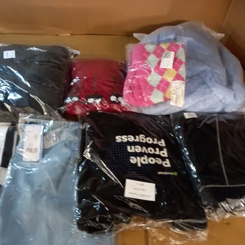 LARGE QUANTITY OF ASSORTED BAGGED CLOTHING ITEMS