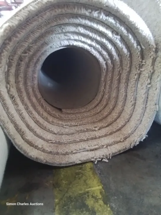 ROLL OF QUALITY LINGDALE ELITE LEYBURN  CARPET APPROXIMATELY 5M × 3.65M