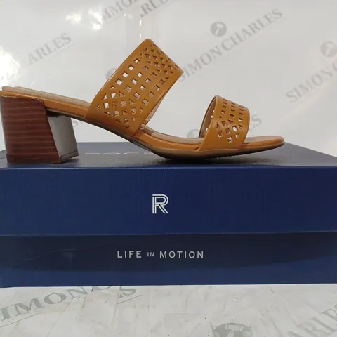 BOXED PAIR OF ROCKPORT TOTAL MOTION ALAINA MULE HEELED SANDALS IN TAN UK SIZE 5