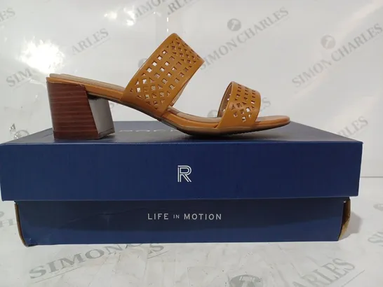 BOXED PAIR OF ROCKPORT TOTAL MOTION ALAINA MULE HEELED SANDALS IN TAN UK SIZE 5