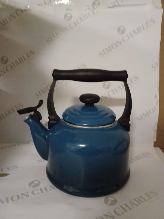 LE CREUSET TRADITIONAL STOVETOP KETTLE