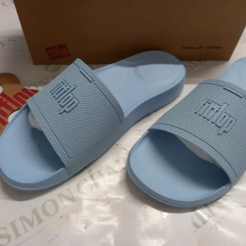 BOXED PAIR OF FITFLOP IQUISHION SLIDES IN SKY BLUE - UK 6