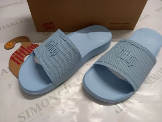 BOXED PAIR OF FITFLOP IQUISHION SLIDES IN SKY BLUE - UK 6