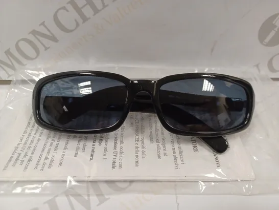 BOX OF APPROX 10 PAIRS OF POLICE 1334 SUNGLASSES 