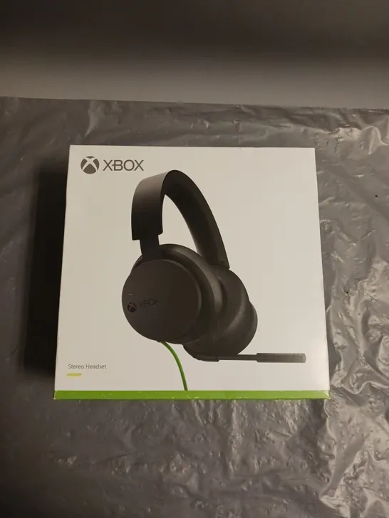 XBOX WIRELESS STEREO HEADSET WITH MICROPHONE IN BLACK/GREEN