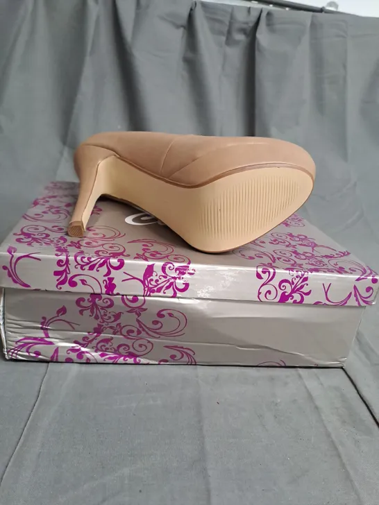 BOXED LOT OF 10 PAIRS OF CIARA'S LADIES HIGH HEELED SHOES. VARIOUS SIZES