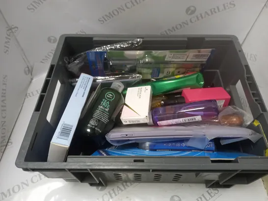 BOX OF APPROXIMATELY 20 HOUSEHOLD AND COSMETIC PRODUCTS TO INCLUDE LOREAL, TEATREE, REVITALE, ETC