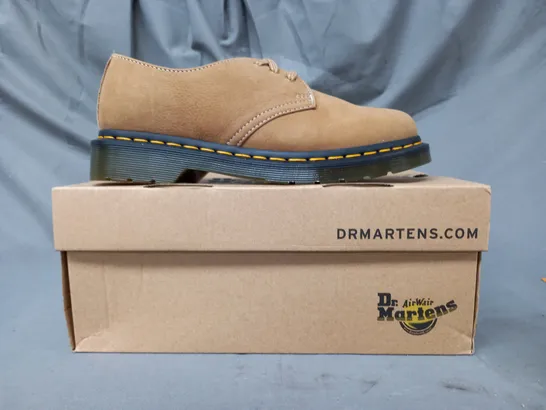 BOXED PAIR OF DR MARTENS 1461 SHOES IN SAVANNAH TAN UK SIZE 5