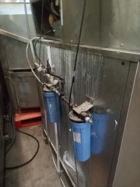 COMMERCIAL FOLLETT ICE MAKER WITH VENTILATION 