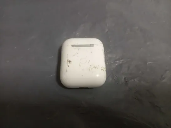 APPLE AIR PODS FIRST GEN IN WHITE 