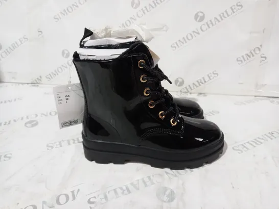 H&M BLACK CHILDRENS BOOTS SIZE 32