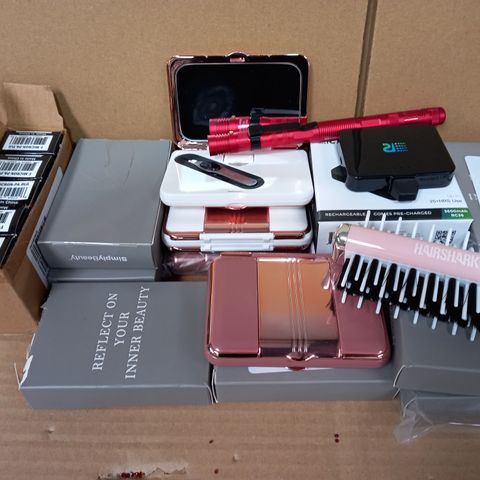 BOX OF APPROX. 20 X  ASSORTED ITEMS TO INCLUDE DUAL MIRROR FROM SIMPLYBEAUTY, BEN HOWELL 9-IN-1 TACTICAL PEN SET, HAIRSHARK 3 IN 1 RETRACTABLE BACKCOMBING BRUSH ETC. 