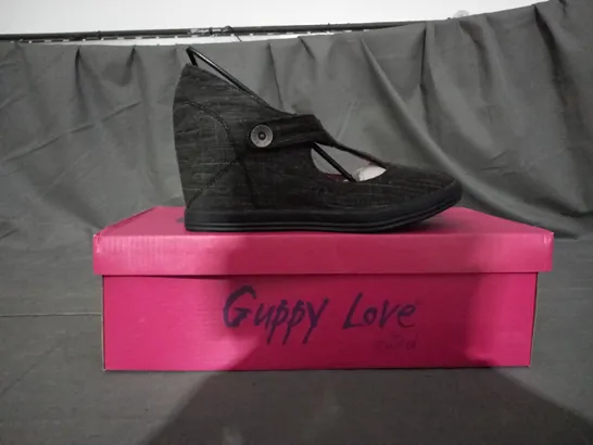 APPROXIMATELY 11 BOXED PAIR OF GUPPY LOVE BY BLOWFISH WEDGE SHOES IN VARIOUS SIZES TO INCLUDE SIZE 39.5EU