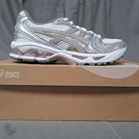 BOXED PAIR OF ASICS GEL-KAYANO 14 SHOES IN WHITE/METALLIC SILVER UK SIZE 5.5