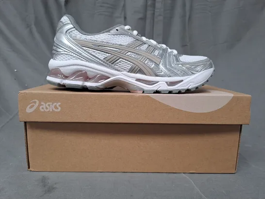 BOXED PAIR OF ASICS GEL-KAYANO 14 SHOES IN WHITE/METALLIC SILVER UK SIZE 5.5